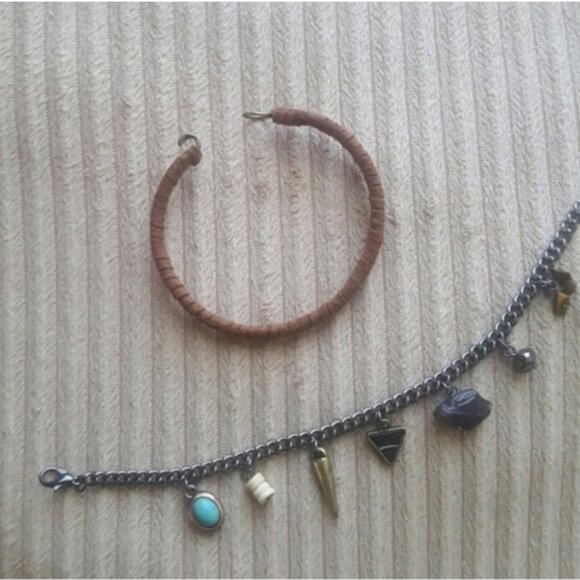 Earrings, Bracelets, Necklace, Headbands, Mood Ring, Estee Lauder Makeup Bag - Picture 8 of 16